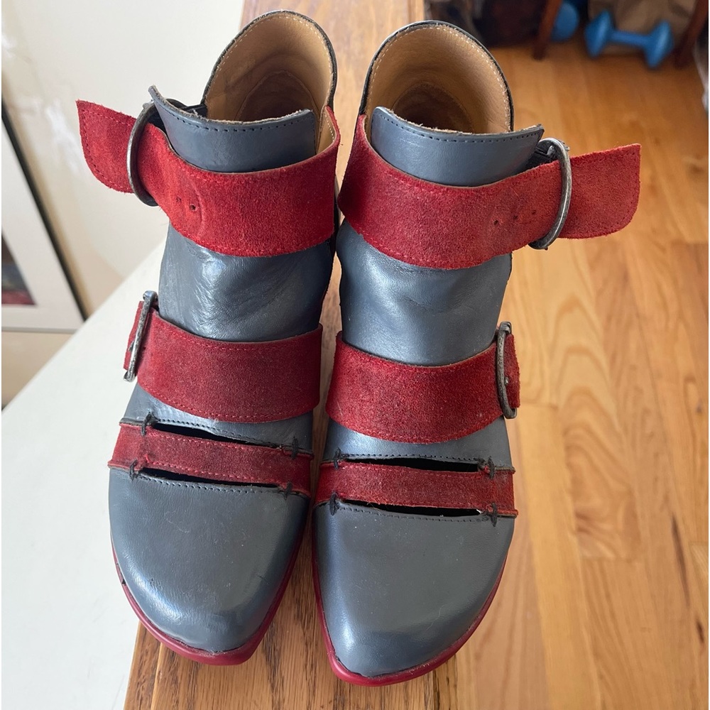 John Fluevog Mellows SOCA 8